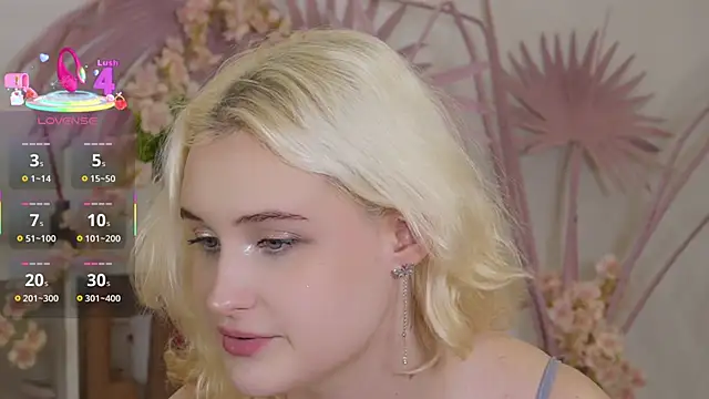 Snapshot of tiffannyjons chatting on 10.26.25 tiffannyjons online show from 10.26.25