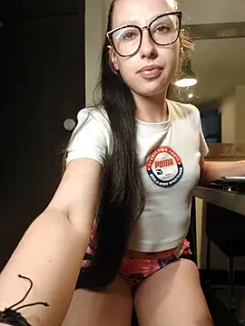 Snapshot of milena_23x chatting on 03.20.25 milena 23x online show from 03.20.25