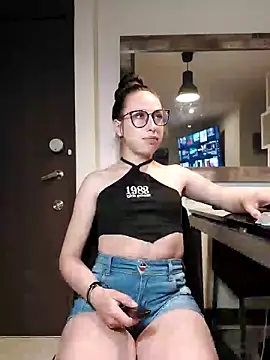 Snapshot of milena_23x chatting on 03.21.25 milena 23x online show from 03.21.25