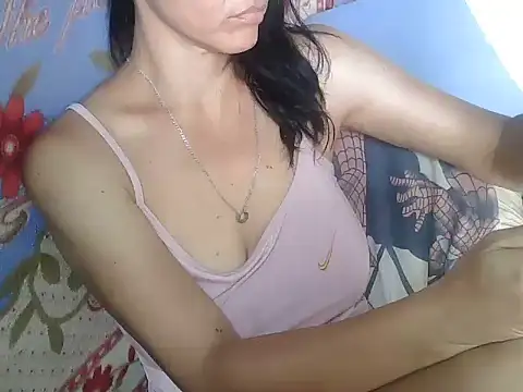 Snapshot of Katerine43 chatting on 10.05.25 Katerine43 online show from 10.05.25