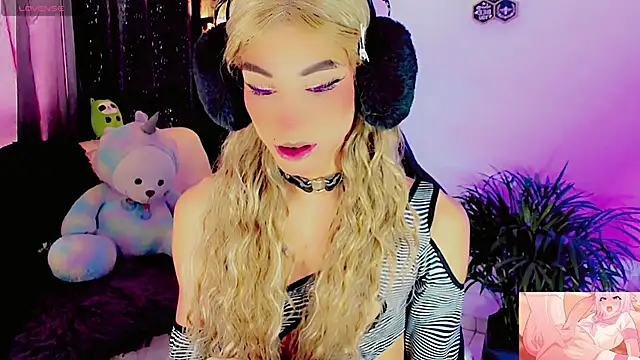 Snapshot of dollswit01 chatting on 03.06.26 dollswit01 online show from 03.06.26