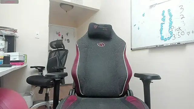 Snapshot of bear_russian_hunk chatting on 10.10.25 bear russian hunk online show from 10.10.25