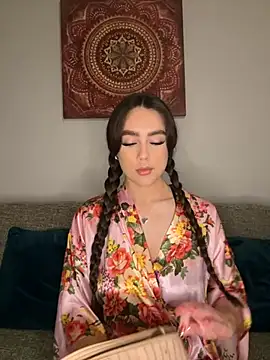 EmmaRosalie online show from 02.22.25