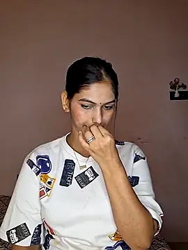 Snapshot of Garima_G chatting on 10.04.25 Garima G online show from 10.04.25