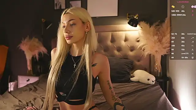 LolaStifler online show from 02.22.25