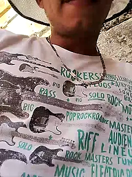 Snapshot of alex_candela chatting on 10.19.25 alex candela online show from 10.19.25