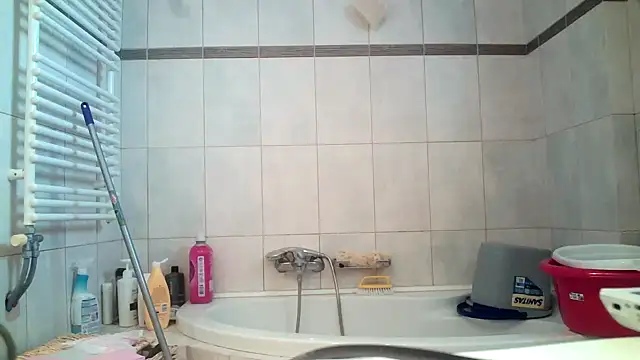 Snapshot of Kalia_Cross chatting on 10.16.25 Kalia Cross online show from 10.16.25