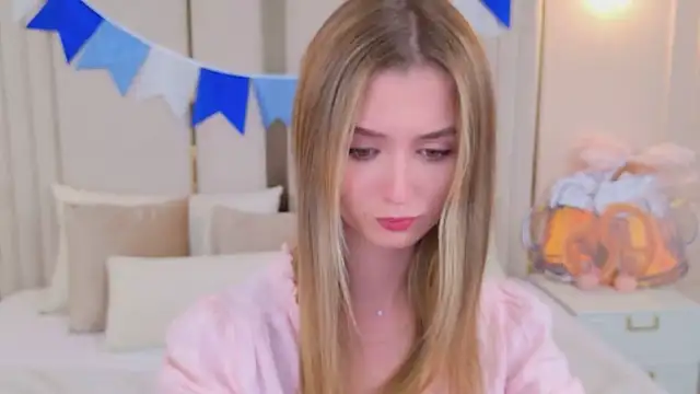 Snapshot of MarybethSnow chatting on 09.29.25 MarybethSnow online show from 09.29.25