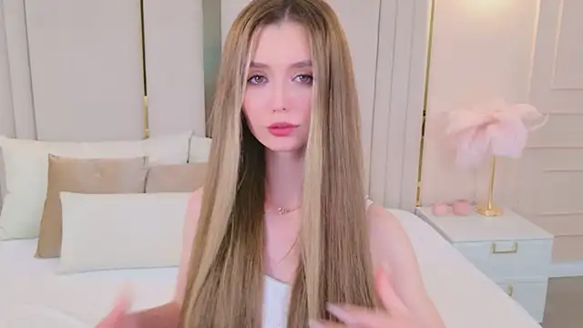 Snapshot of MarybethSnow chatting on 10.11.25 MarybethSnow online show from 10.11.25