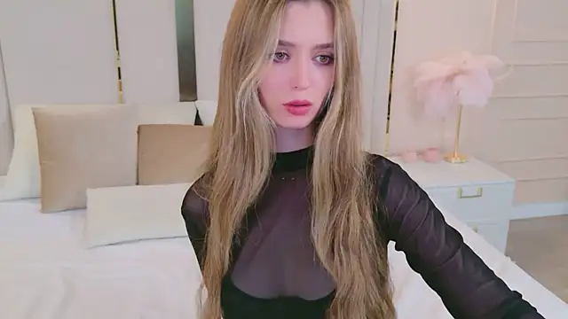 Snapshot of MarybethSnow chatting on 10.14.25 MarybethSnow online show from 10.14.25