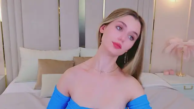 Snapshot of MarybethSnow chatting on 10.21.25 MarybethSnow online show from 10.21.25