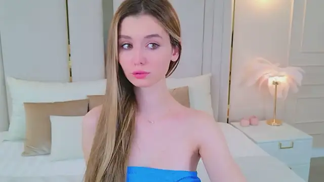 Snapshot of MarybethSnow chatting on 11.16.25 MarybethSnow online show from 11.16.25