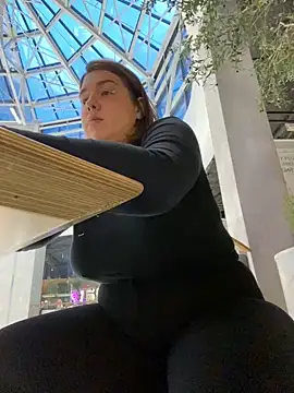 Snapshot of SuzieMurray chatting on 12.03.24 SuzieMurray online show from 12.03.24