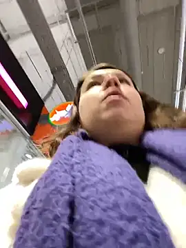 Snapshot of SuzieMurray chatting on 12.04.24 SuzieMurray online show from 12.04.24