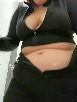 Snapshot of SuzieMurray chatting on 12.04.24 SuzieMurray online show from 12.04.24