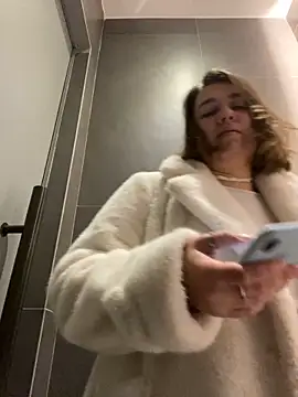 Snapshot of SuzieMurray chatting on 12.06.24 SuzieMurray online show from 12.06.24