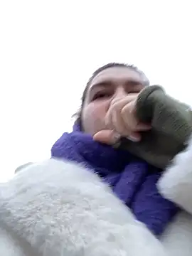 Snapshot of SuzieMurray chatting on 12.09.24 SuzieMurray online show from 12.09.24