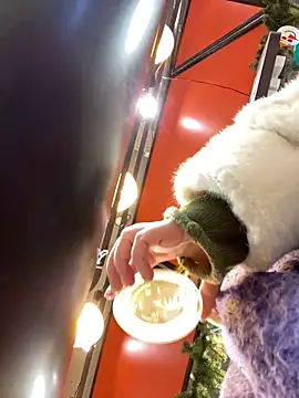 Snapshot of SuzieMurray chatting on 12.12.24 SuzieMurray online show from 12.12.24