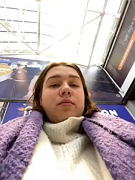 Snapshot of SuzieMurray chatting on 12.13.24 SuzieMurray online show from 12.13.24