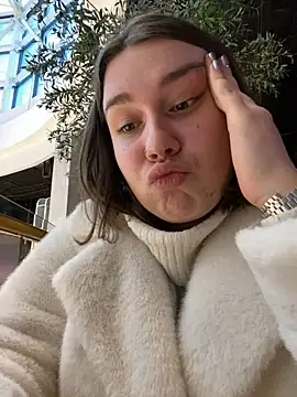 Snapshot of SuzieMurray chatting on 12.17.24 SuzieMurray online show from 12.17.24