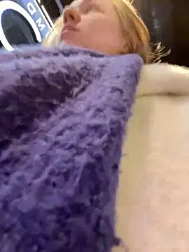 Snapshot of SuzieMurray chatting on 12.18.24 SuzieMurray online show from 12.18.24