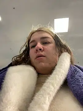 Snapshot of SuzieMurray chatting on 12.19.24 SuzieMurray online show from 12.19.24