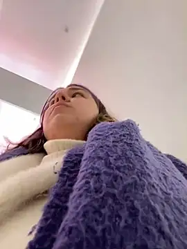 Snapshot of SuzieMurray chatting on 12.21.24 SuzieMurray online show from 12.21.24