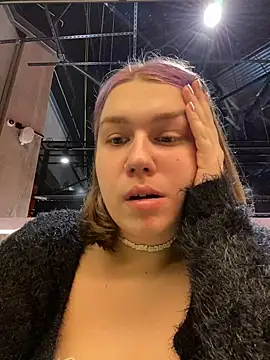 Snapshot of SuzieMurray chatting on 12.23.24 SuzieMurray online show from 12.23.24