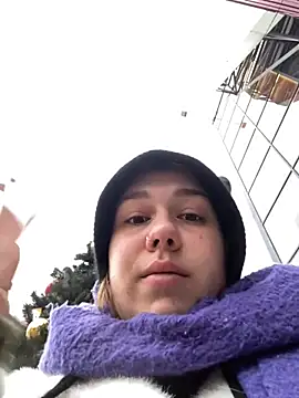 Snapshot of SuzieMurray chatting on 12.25.24 SuzieMurray online show from 12.25.24