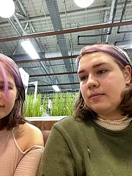 Snapshot of SuzieMurray chatting on 12.26.24 SuzieMurray online show from 12.26.24