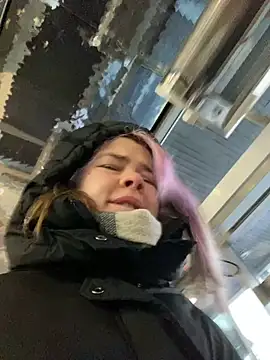 Snapshot of SuzieMurray chatting on 12.27.24 SuzieMurray online show from 12.27.24