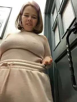 Snapshot of SuzieMurray chatting on 12.27.24 SuzieMurray online show from 12.27.24