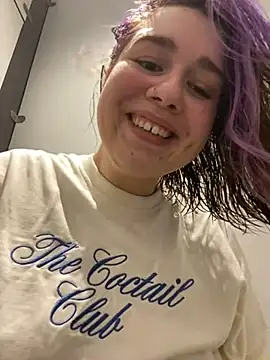 Snapshot of SuzieMurray chatting on 01.04.25 SuzieMurray online show from 01.04.25