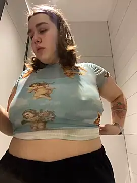 Snapshot of SuzieMurray chatting on 01.16.25 SuzieMurray online show from 01.16.25