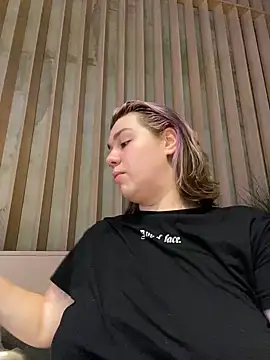 Snapshot of SuzieMurray chatting on 01.21.25 SuzieMurray online show from 01.21.25