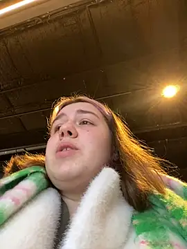 Snapshot of SuzieMurray chatting on 01.22.25 SuzieMurray online show from 01.22.25