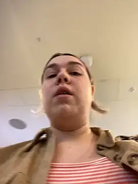 Snapshot of SuzieMurray chatting on 01.30.25 SuzieMurray online show from 01.30.25