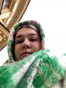 Snapshot of SuzieMurray chatting on 02.01.25 SuzieMurray online show from 02.01.25