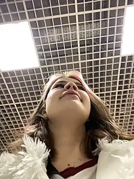 Snapshot of SuzieMurray chatting on 02.04.25 SuzieMurray online show from 02.04.25