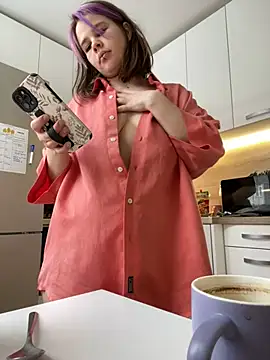 Snapshot of SuzieMurray chatting on 02.13.25 SuzieMurray online show from 02.13.25