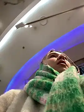 Snapshot of SuzieMurray chatting on 02.15.25 SuzieMurray online show from 02.15.25