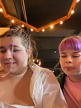 Snapshot of SuzieMurray chatting on 02.15.25 SuzieMurray online show from 02.15.25