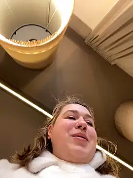 Snapshot of SuzieMurray chatting on 02.18.25 SuzieMurray online show from 02.18.25