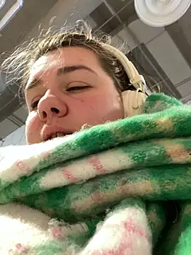 Snapshot of SuzieMurray chatting on 02.21.25 SuzieMurray online show from 02.21.25