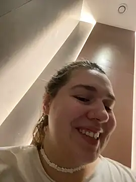 Snapshot of SuzieMurray chatting on 02.27.25 SuzieMurray online show from 02.27.25