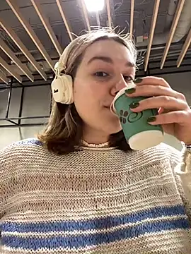 Snapshot of SuzieMurray chatting on 03.01.25 SuzieMurray online show from 03.01.25