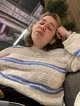 Snapshot of SuzieMurray chatting on 03.01.25 SuzieMurray online show from 03.01.25