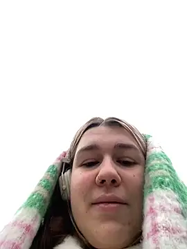 Snapshot of SuzieMurray chatting on 03.04.25 SuzieMurray online show from 03.04.25