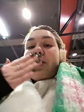 Snapshot of SuzieMurray chatting on 03.07.25 SuzieMurray online show from 03.07.25