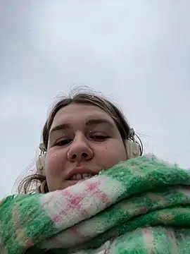 Snapshot of SuzieMurray chatting on 03.13.25 SuzieMurray online show from 03.13.25